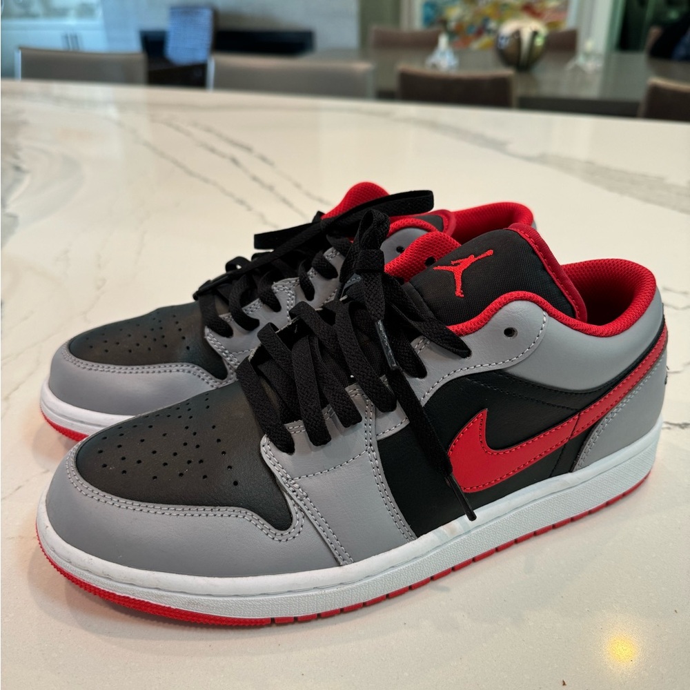 Jordan 1 Low Black Light Smoke Grey Gym Red - US 9